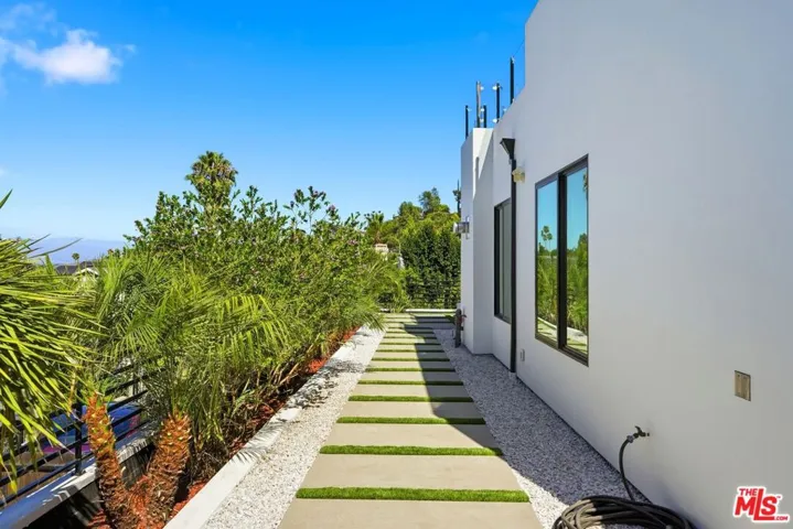 4637 Dunas Lane, Tarzana, California 91356