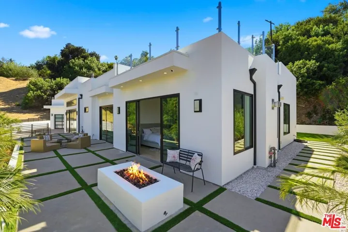4637 Dunas Lane, Tarzana, California 91356