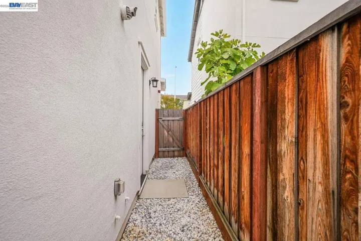 8315 Bluff Way, Newark, California 94560