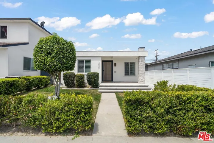 3037 Pacific Avenue, Long Beach, California 90806