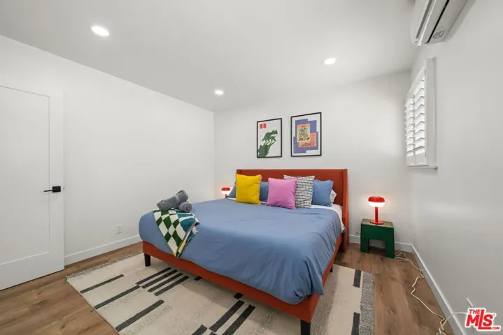 3037 Pacific Avenue, Long Beach, California 90806