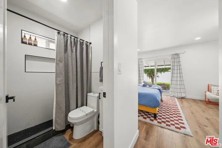 3037 Pacific Avenue, Long Beach, California 90806