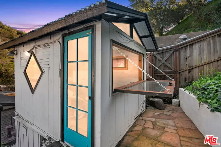 1653 N Beverly Glen Boulevard, Los Angeles, California 90077