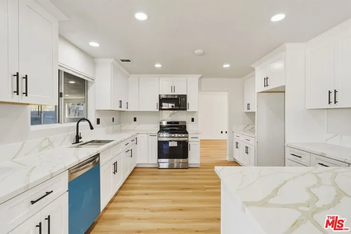 17590 El Cajon Drive, Hesperia, California 92345