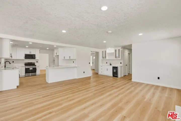 17590 El Cajon Drive, Hesperia, California 92345