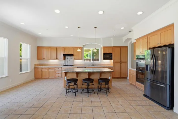 881 Trestle, Lathrop, California 95330