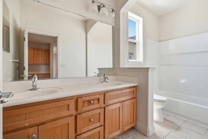 881 Trestle, Lathrop, California 95330