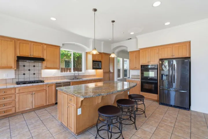 881 Trestle, Lathrop, California 95330