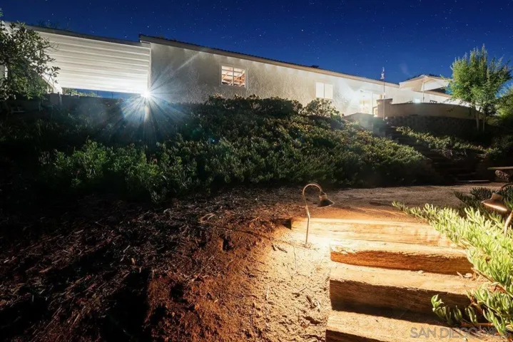 2650 Sunset Hills, Escondido, California 92025