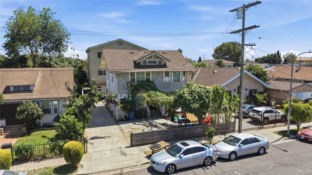 608 W 50th St