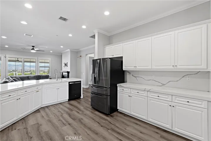 Dark SS Appliances - Newer