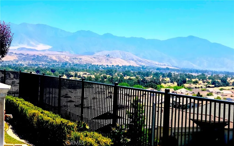 View of the San Gorgonio Mountain Rante