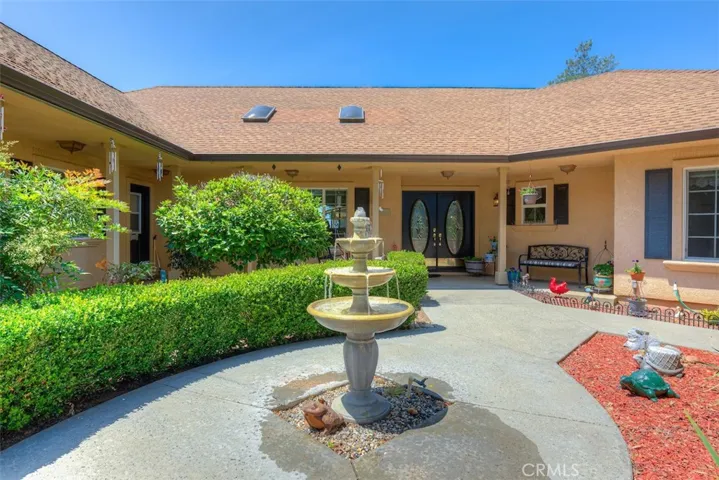 Fountain entry