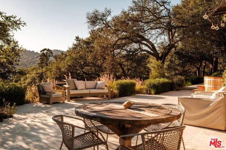 21717 Encina Road, Topanga, California 90290