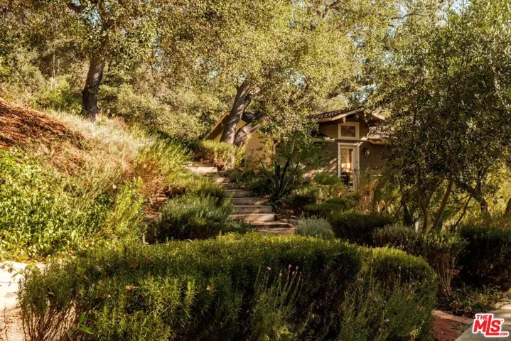 21717 Encina Road, Topanga, California 90290