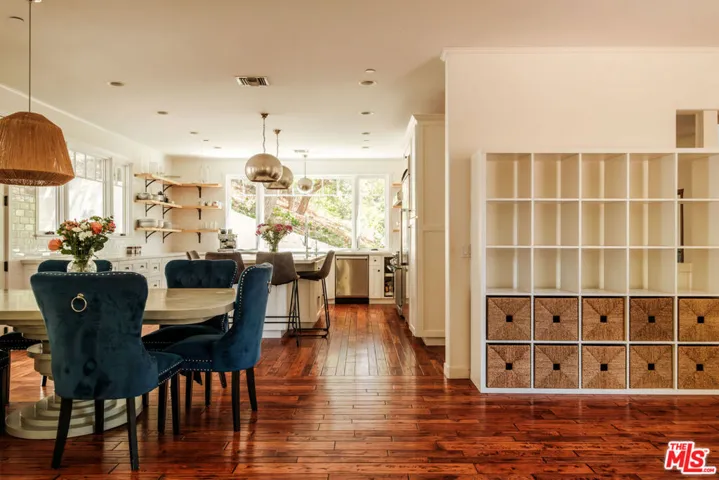 21717 Encina Road, Topanga, California 90290