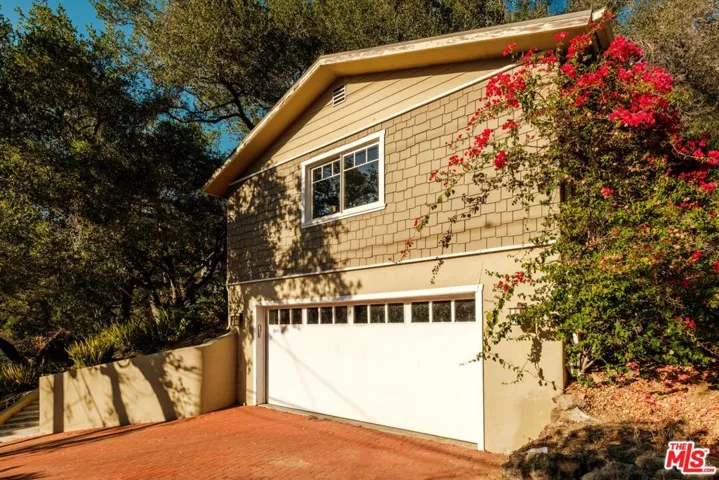 21717 Encina Road, Topanga, California 90290