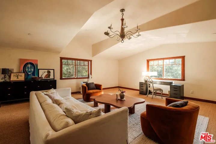 21717 Encina Road, Topanga, California 90290