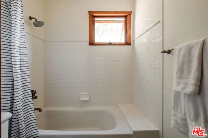 21717 Encina Road, Topanga, California 90290