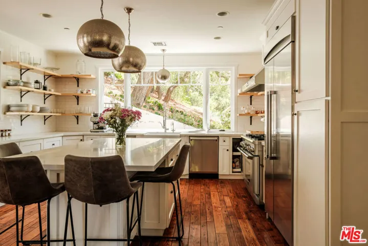 21717 Encina Road, Topanga, California 90290