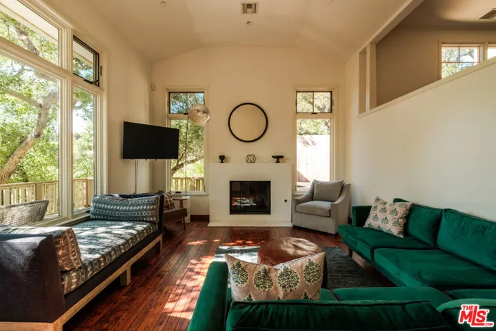 21717 Encina Road, Topanga, California 90290