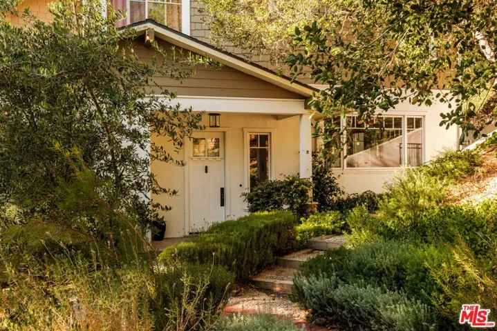 21717 Encina Road, Topanga, California 90290