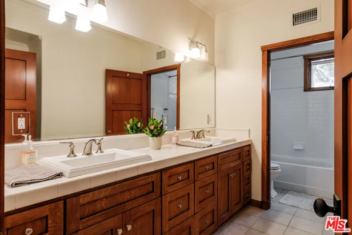 21717 Encina Road, Topanga, California 90290
