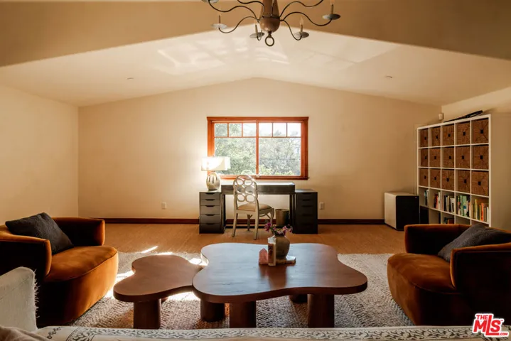 21717 Encina Road, Topanga, California 90290