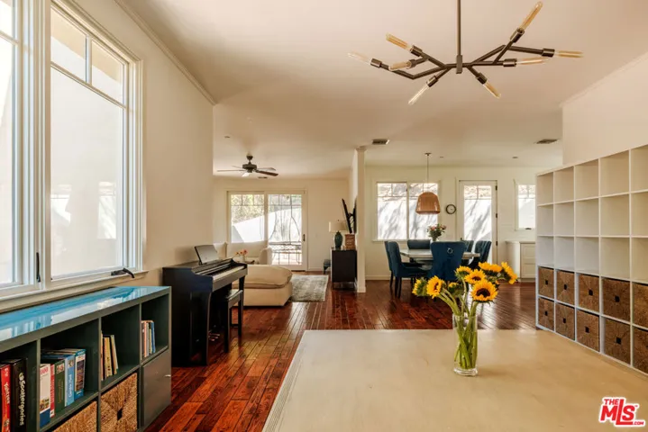 21717 Encina Road, Topanga, California 90290