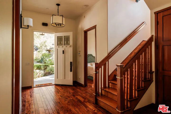 21717 Encina Road, Topanga, California 90290