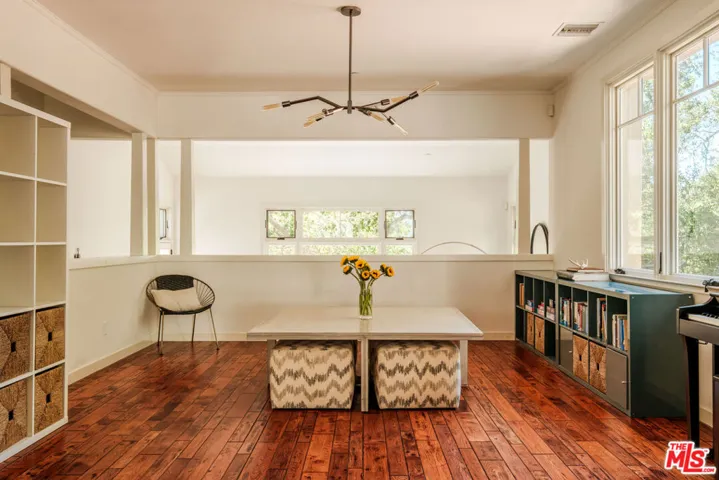 21717 Encina Road, Topanga, California 90290
