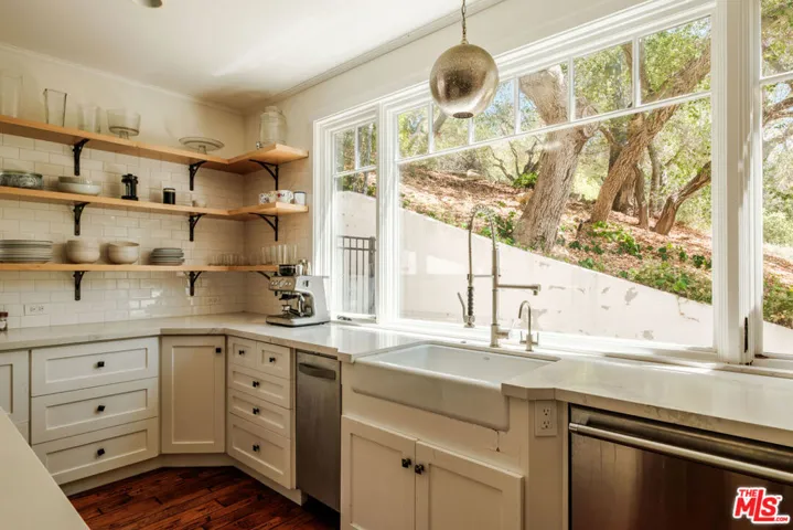 21717 Encina Road, Topanga, California 90290