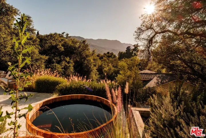 21717 Encina Road, Topanga, California 90290