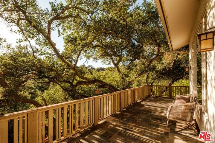 21717 Encina Road, Topanga, California 90290