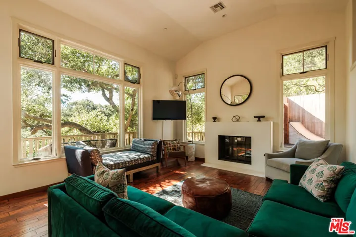 21717 Encina Road, Topanga, California 90290