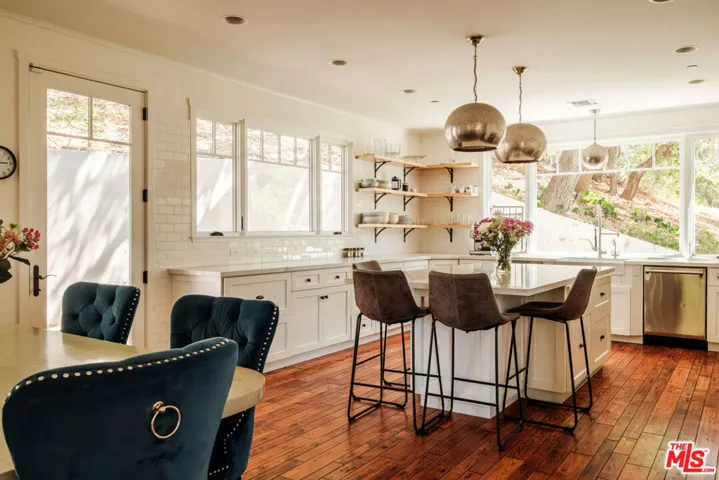 21717 Encina Road, Topanga, California 90290