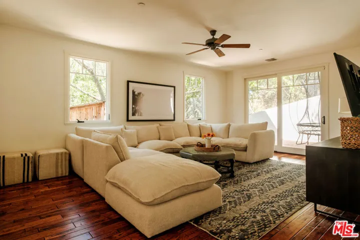 21717 Encina Road, Topanga, California 90290