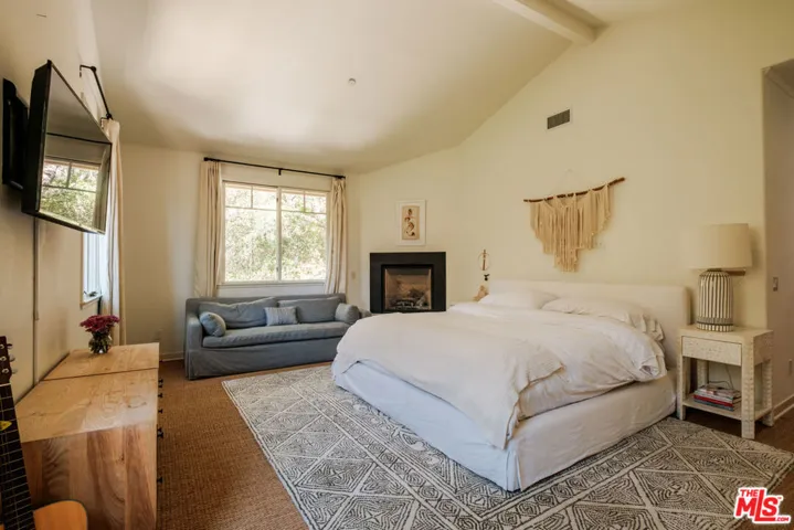 21717 Encina Road, Topanga, California 90290