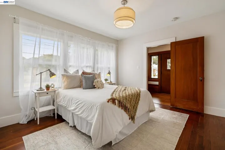 1827 Santa Clara Ave, Alameda, California 94501