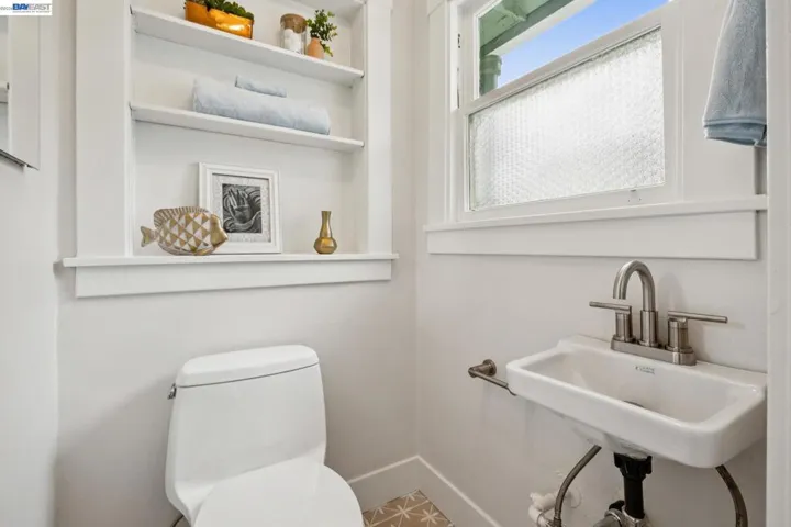 1827 Santa Clara Ave, Alameda, California 94501