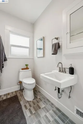 1827 Santa Clara Ave, Alameda, California 94501
