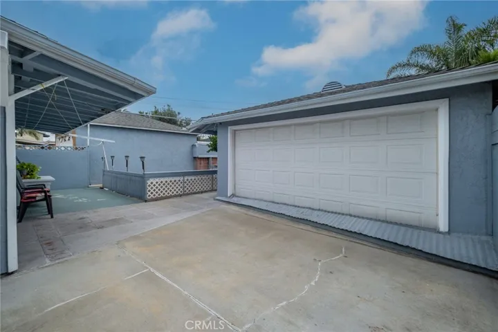 Detached 2 Car Garage
