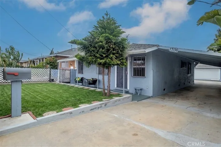 Front of the House
Digitally staged with grass.