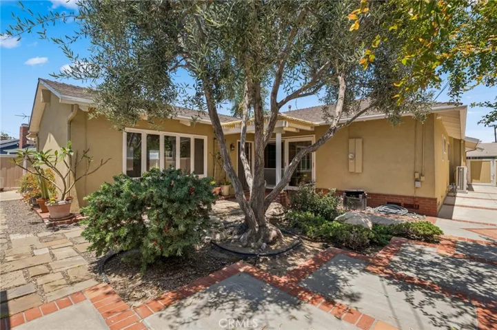 929 Junipero Dr, Costa Mesa, California 92626