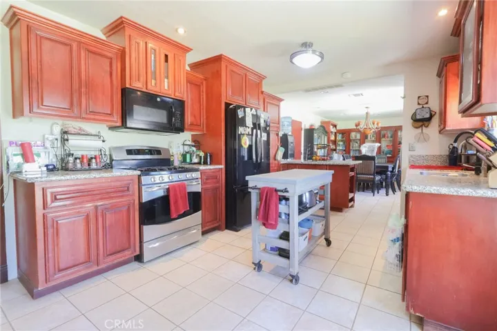 31582 Clay River Road, Barstow, California 92311