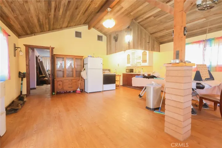 31582 Clay River Road, Barstow, California 92311