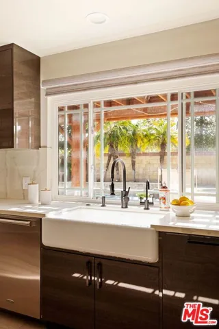 5511 Alcove Avenue, Valley Village, California 91607