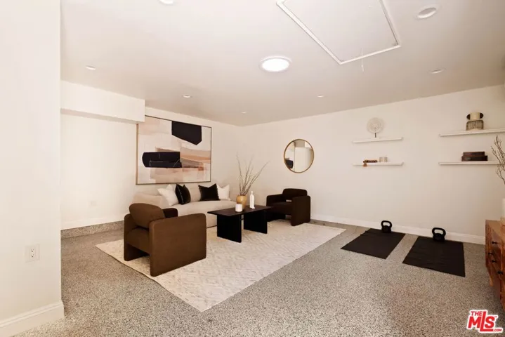 5511 Alcove Avenue, Valley Village, California 91607