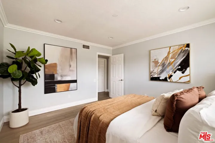 5511 Alcove Avenue, Valley Village, California 91607