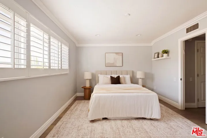 5511 Alcove Avenue, Valley Village, California 91607